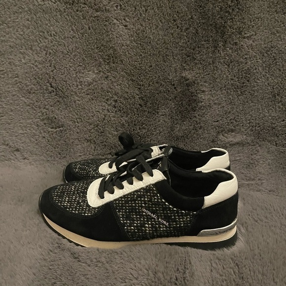 Michael Kors Shoes - ‼️MICHAEL KORS SNEAKER‼️